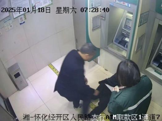 應(yīng)急處置顯擔(dān)當(dāng)醉酒男子轉(zhuǎn)危為安 應(yīng)急處置顯擔(dān)當(dāng)醉酒男子轉(zhuǎn)危為安